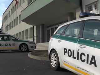 Podvodník od seniorky vylákal tisíce eur. Polícia hľadá tieto dve osoby