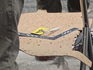 Drogová razia na parkovisku medzi panelákmi: polícia zadržala dvojicu mužov