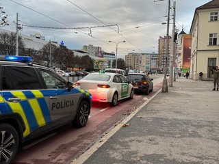 Taxikár chcel údajne znásilniť zákazníčku, zadržali ho policajti