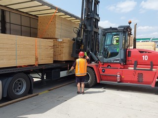 Podnikateľ Milan Fiľo daruje Moravskej Novej Vsi drevo za 1,3 milióna korún