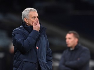 Tottenham prepustil trénera Josého Mourinha