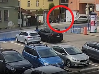 Desivé zábery z Česka: Muž zrazil svoje dvojča, doraziť ho chcel golfovou palicou