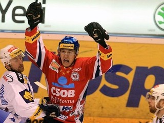 České finále začalo divokým duelom a víťazstvom Pardubíc