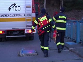 Na hladine plávalo bezvládne telo. Autobusár bol policajtom známy