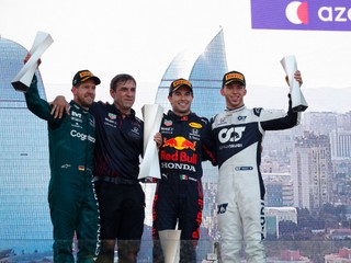 Pódium bez Hamiltona a Verstappena s mnohými podobnosťami