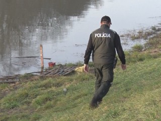 Dráma na východe: Policajt skočil do rieky za mužom, ktorý kričal o pomoc