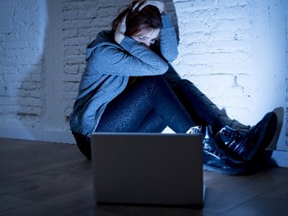 Čo je to kyberšikana a ako sa proti nej brániť