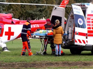 Trojročný chlapec sa oblial horúcou kapustnicou. Zasahoval vrtuľník