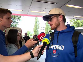 VIDEO: Hokejisti sa po šampionáte úspešne vrátili na Slovensko