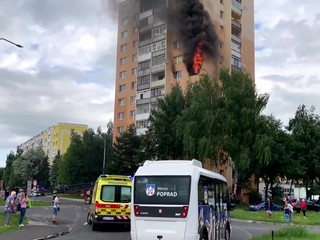 Príčiny požiaru bytu nie sú stále známe. Rodina sa kvôli nenávisti ľudí musela odsťahovať do iného okresu