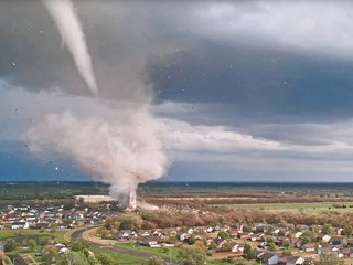 Desivé zábery: Ničivú silu tornáda zachytili dronom