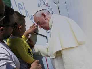 Z jedného z Františkových papamobilov spravia mobilnú kliniku pre deti v Gaze