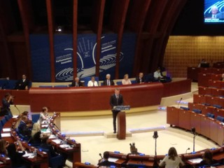 Pellegrini v Štrasburgu. Venoval Rade Európy bustu Alexandra Dubčeka