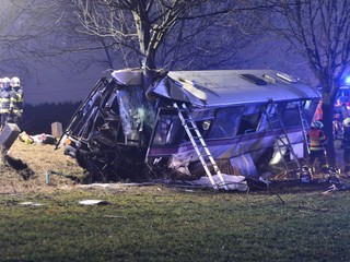 Pri Prahe havaroval autobus, traja mŕtvi