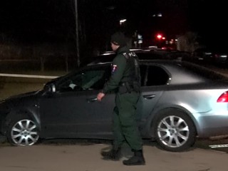 Návrat mafiánskych spôsobov. Pod autom na sídlisku explodovala výbušnina