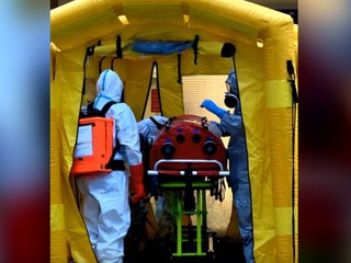 Nové informácie o pacientovi s podozrením na ebolu. V karanténe skončilo 26 ľudí