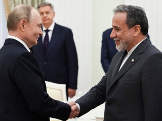 Putin odsúdil útok USA na Irán a prisľúbil Teheránu podporu