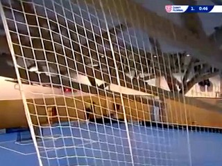VIDEO: V Českej Třebovej sa počas zápasu prepadla strecha športovej haly