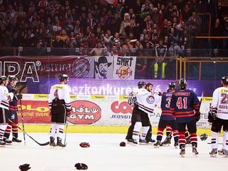 Highlighty: Derby rivalov s bitkami na ľade i v hľadisku