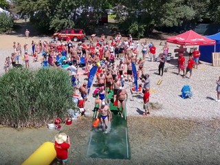 24 hodín vo vode: Plavecký maratón láka profesionálov aj nadšencov