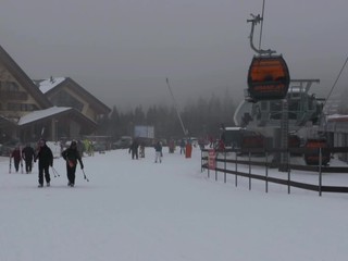 V Jasnej sa spustila premávka novej šesťmiestnej kabínkovej lanovky