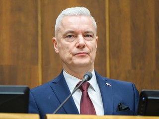 Poslanci odvolali Jána Ferenčáka z čela výboru pre európske záležitosti. Odchádza aj z  poslaneckého klubu Hlas-SD