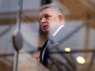 Premiér zvolal bezpečnostnú radu pred rokovaním v Paríži