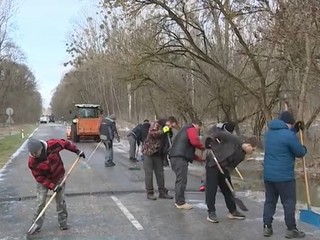 Pendlerom došla trpezlivosť. Priechod s Rakúskom sprejazdňovali vlastnými rukami