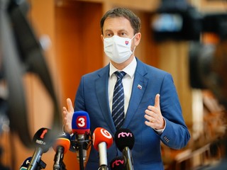 Heger hovorí o reštarte krajiny.  Štát si podľa odborníkov berie od ľudí priveľa