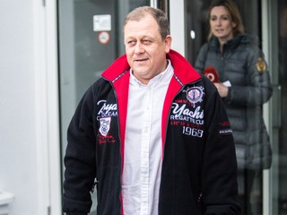 Oskar Fegyveres chce byť prezidentom. Začína zbierať podpisy