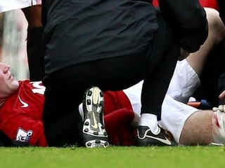 Rooneyho delil milimeter od prerezania tepny