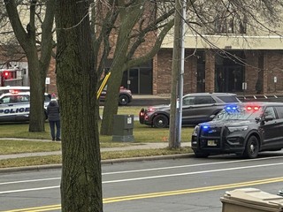 Nočná streľba na univerzitnom internáte: Dvaja mŕtvi, jeden zranený