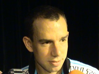 Hrbatý frčí na antuke