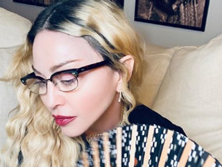 Madonna najnovšou fotografiou na Instagrame opäť šokuje: O čo jej ide?