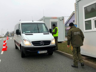 Poľsko predĺžilo kontroly na hraniciach so SR. Režim na česko-slovenských hraniciach sa zmení