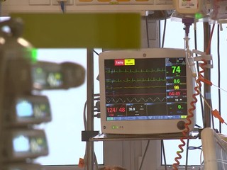 Zdravotníci dostali jednorazovú odmenu a príplatky. Postupne sa s nimi musia rozlúčiť