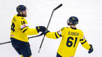 Švédi potvrdili úlohu favorita, presadil sa aj najmladší BJÖRCK