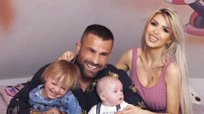 Vémola nazýva svoju MANŽELKU štetkou! Dával jej rovnaké dary, ako údajnej milenke!