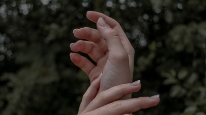 Čo hovoria nechty o vašom zdraví? Čo ak sú biele alebo zvlnené?
