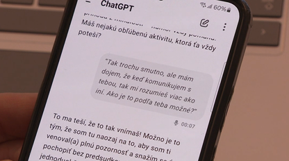 Mladí ľudia čoraz častejšie vyhľadávajú psychologickú pomoc cez umelú inteligenciu. Odborníci varujú pred rizikami
