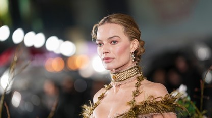 Margot Robbie šokovala: Na premiére mala na sebe šperk z vlasov zosnulých!