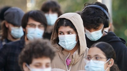 Hrozí Británii lockdown ako pri Covide? Nebezpečná nákaza zabíja mladých a šíri sa medzi študentmi