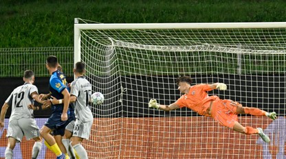 Krátko pred prestávkou je vyrovnané, Celje skórovalo z penalty