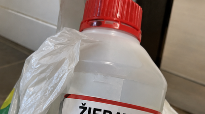 Čo robiť, ak sa omylom napijete žieraviny? Českého speváka zachránili zavináče