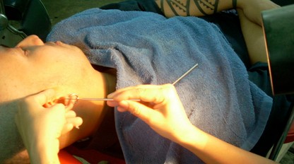 Svrbia vás často uši? Toto je 6 najčastejších dôvodov