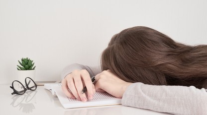 Únava, ktorá môže skončiť aj ochrnutím. Vyčerpanie na jeseň nepodceňujte, varujú lekári