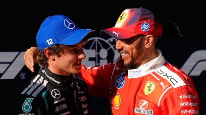 ANTONELLI premiérovo víťazom Veľkej ceny, HAMILTON na pódiu