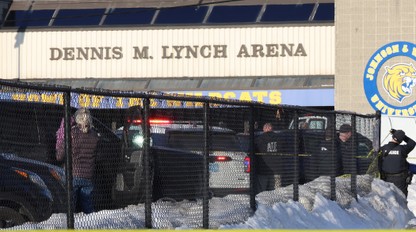 Streľba na hokejovom zápase má TRI obete