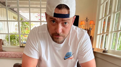 Opitý za volantom! Hviezdny spevák sa snaží zabrániť polícii v zverejnení záznamu!