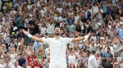 DJOKOVIČ rozšíril epochálne štatistiky, je v semifinále Wimbledonu